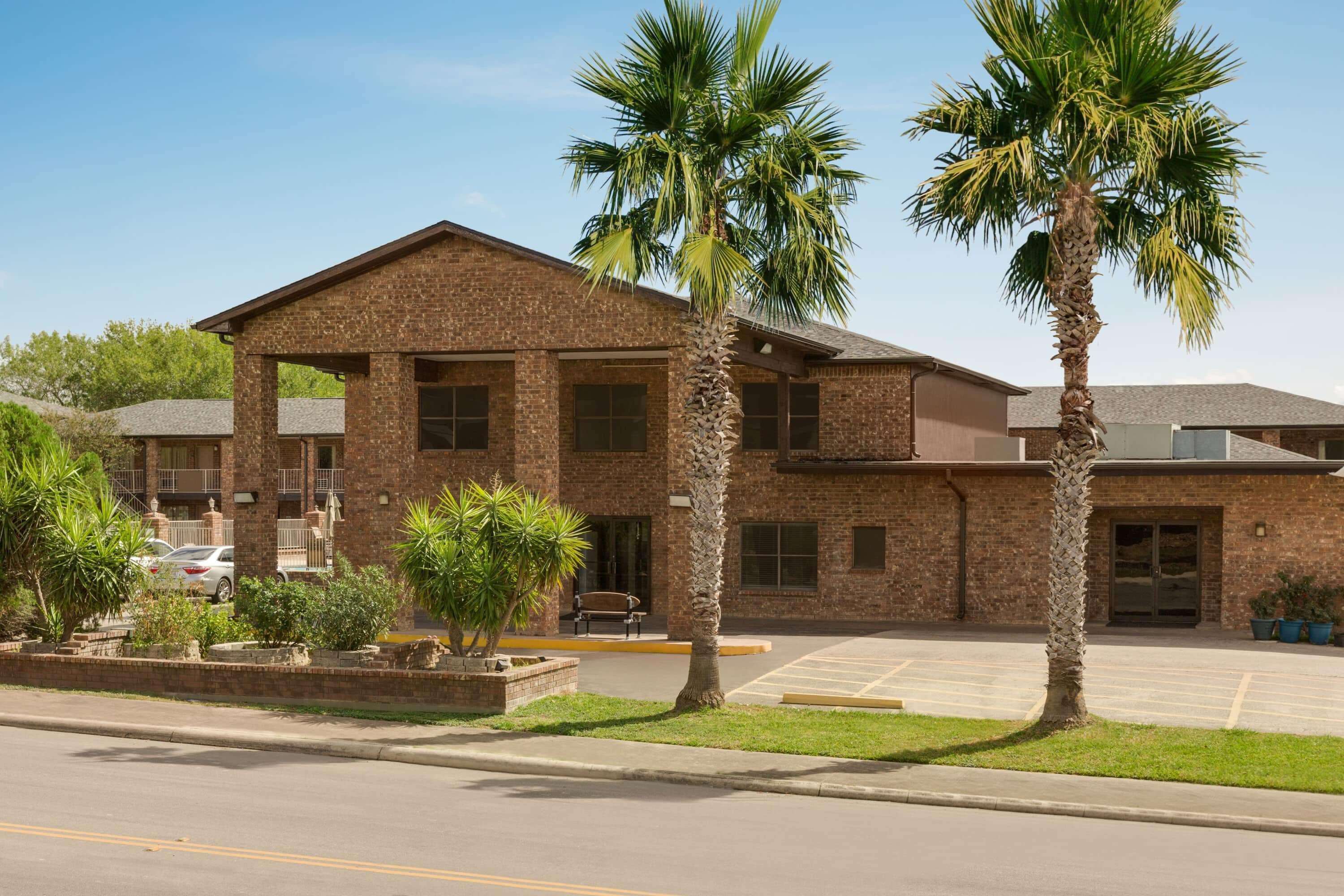 Super 8 By Wyndham Universal City Exteriér fotografie