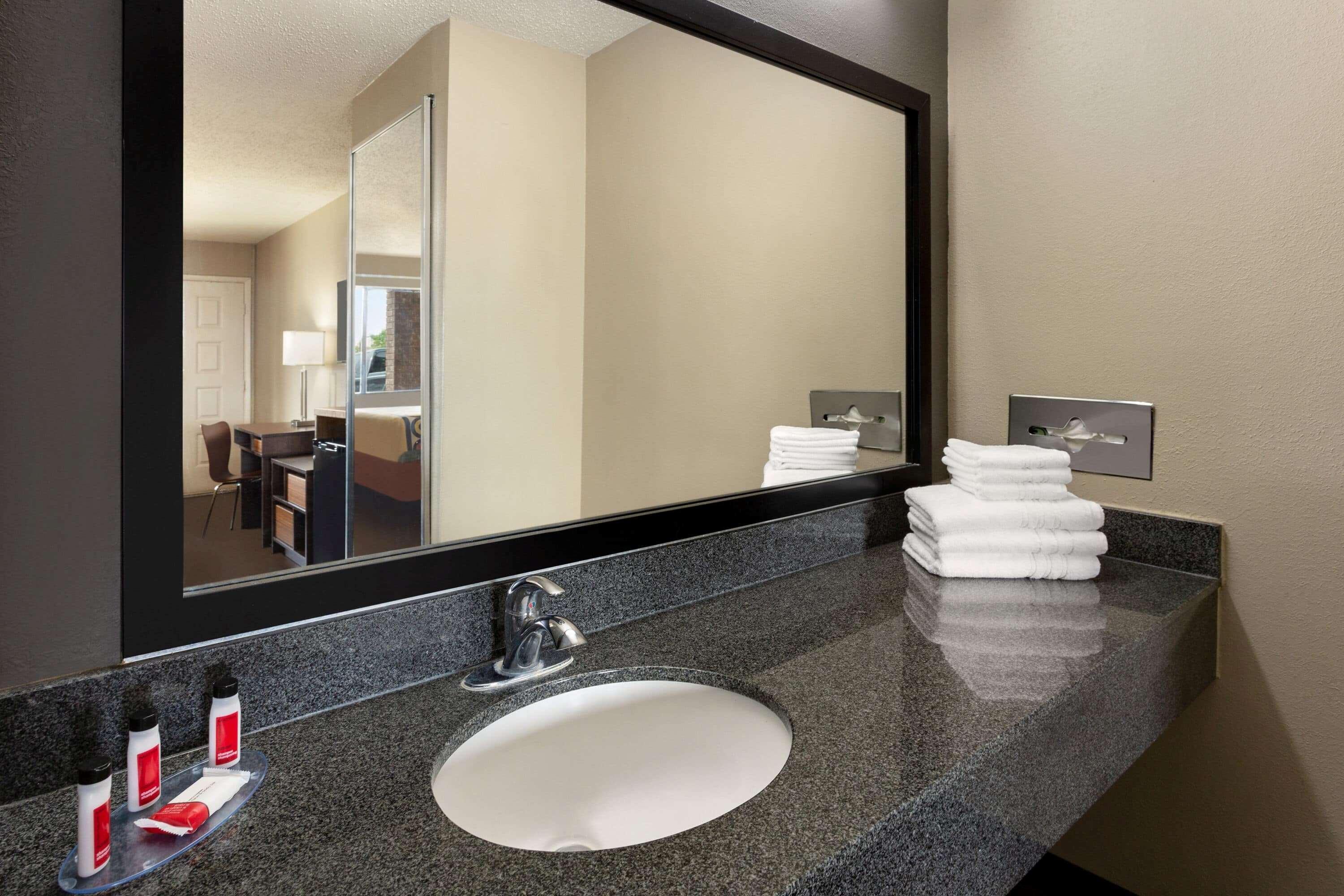 Super 8 By Wyndham Universal City Exteriér fotografie