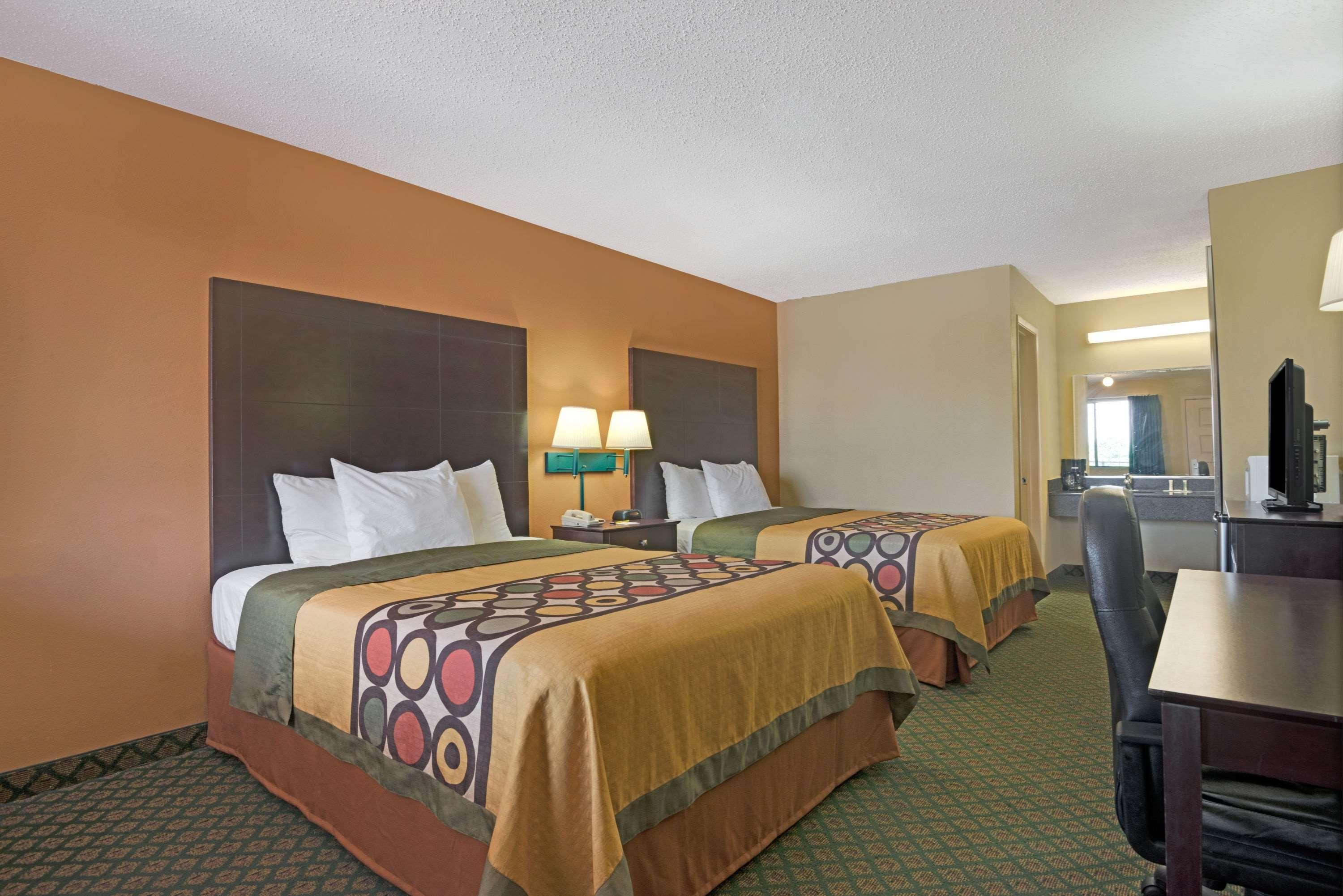 Super 8 By Wyndham Universal City Exteriér fotografie