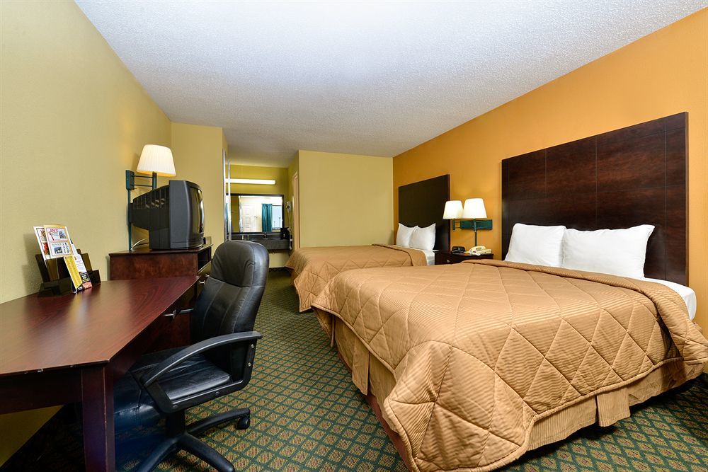 Super 8 By Wyndham Universal City Exteriér fotografie