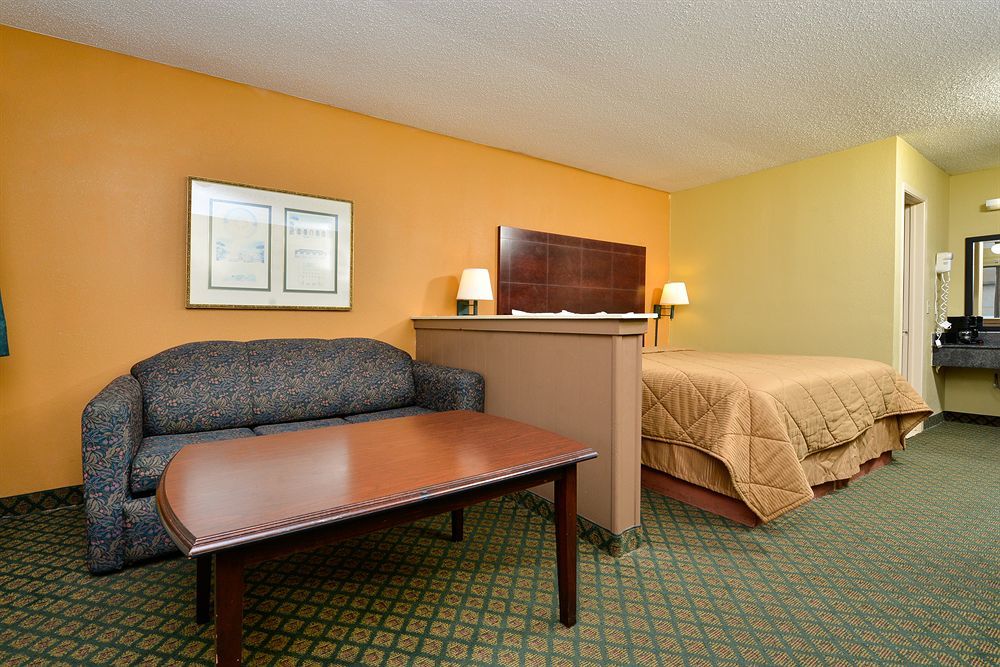 Super 8 By Wyndham Universal City Exteriér fotografie