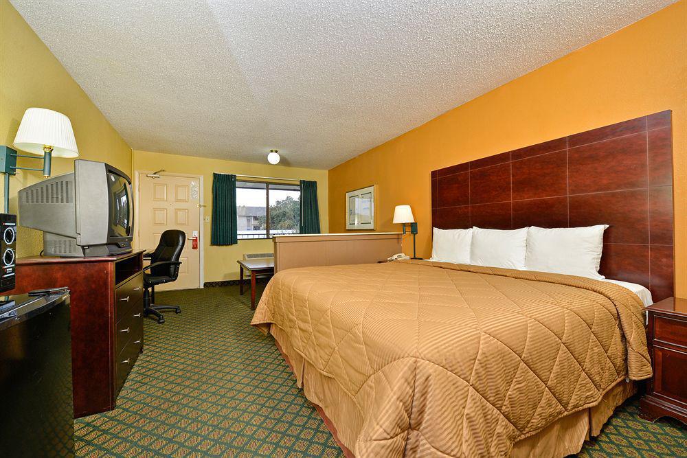 Super 8 By Wyndham Universal City Exteriér fotografie